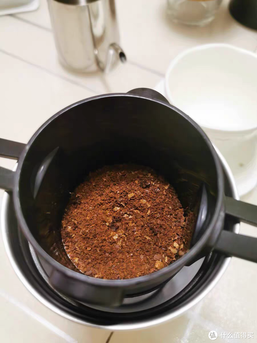 随时随地的咖啡自由，LAVIDA唯地便携式咖啡研磨一体机。