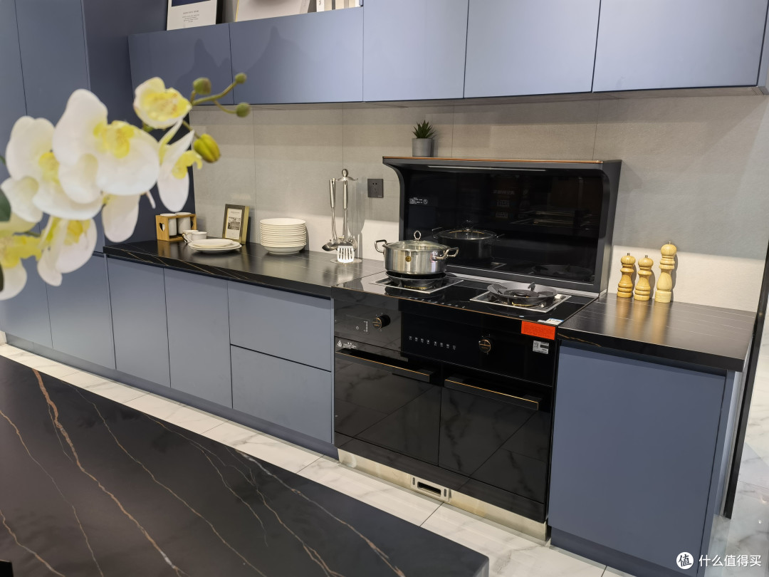 集成灶作为一款集烟,灶,蒸,烤,消等多功能于一身的产品,也是受到了不