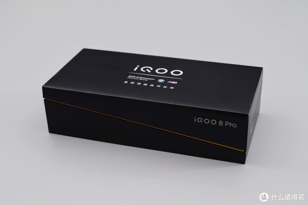 媳妇儿的第一台M Power：开箱iQOO 8 Pro