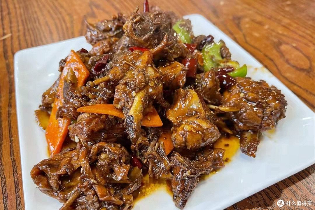 市井生活篇九十四被汪苏泷猛推荐的沈阳小吃鸡架仅2块钱成本为啥却