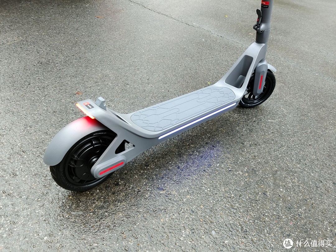短途代步，首款鸿蒙滑板车，华为智选乐骑智能电动滑板车真香
