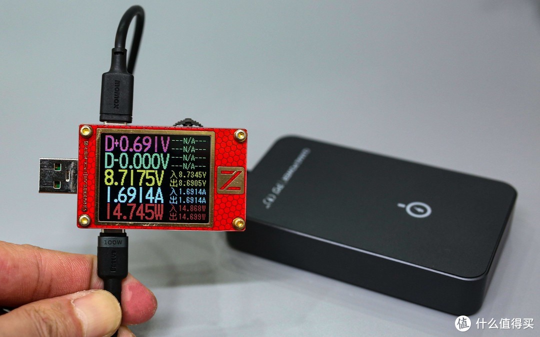 超强磁吸无线充电：MOMAX摩米士10000ma充电宝评测