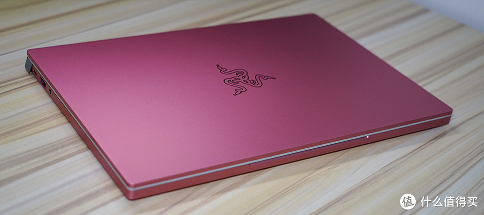 与潜行版说再见 喜迎全面升级 雷蛇RazerBook 13粉晶开箱体验