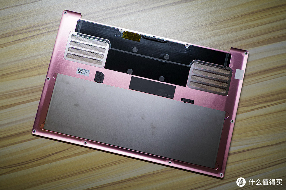 与潜行版说再见 喜迎全面升级 雷蛇RazerBook 13粉晶开箱体验