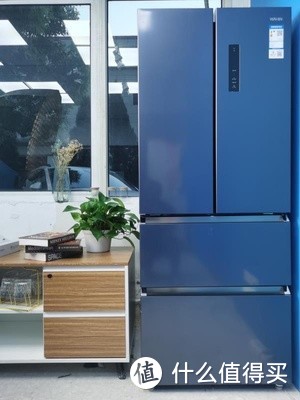 兼具大容量与占地少的小家适用法式四开门冰箱