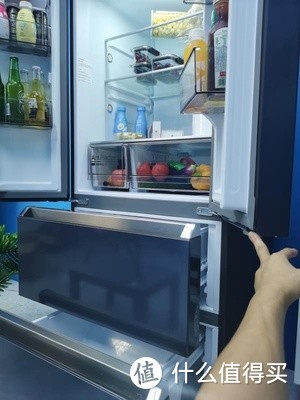 兼具大容量与占地少的小家适用法式四开门冰箱