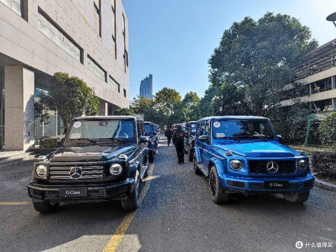 10辆大g组成的车队!据说前几天人多的时候多达17辆