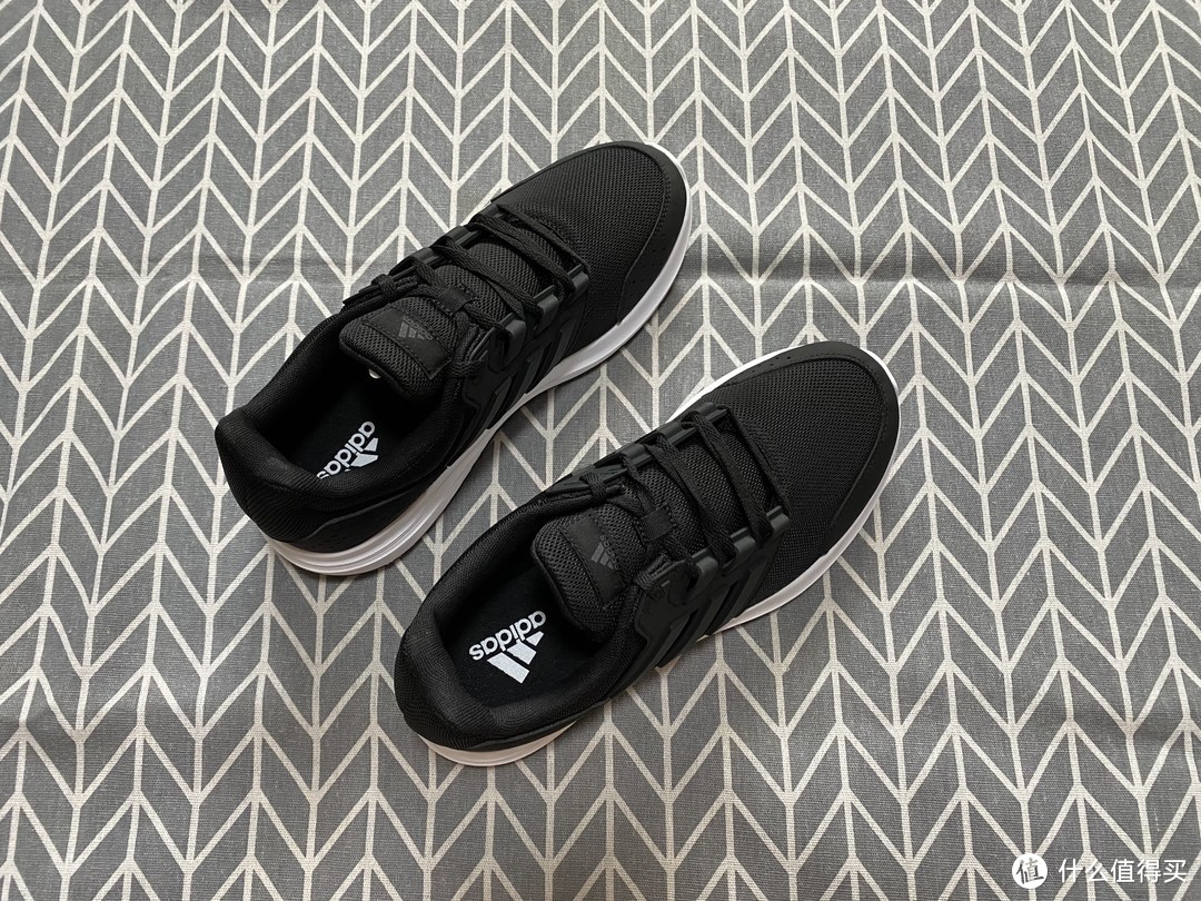 adidas GALAXY 4黑白配色跑鞋