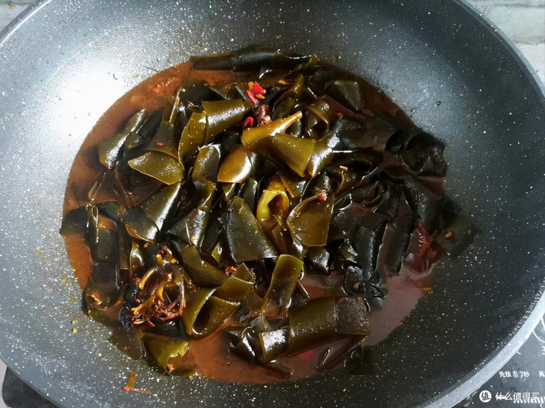 海带别总炖排骨汤,试试这做法,好吃又入味,真香