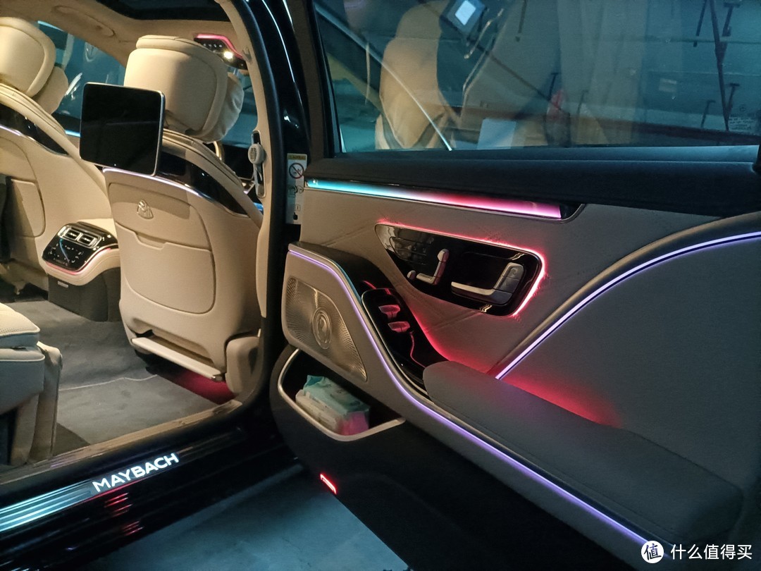21款迈巴赫S480升级原厂主动环境氛围灯这效果令光影艺术彰显智能魅力