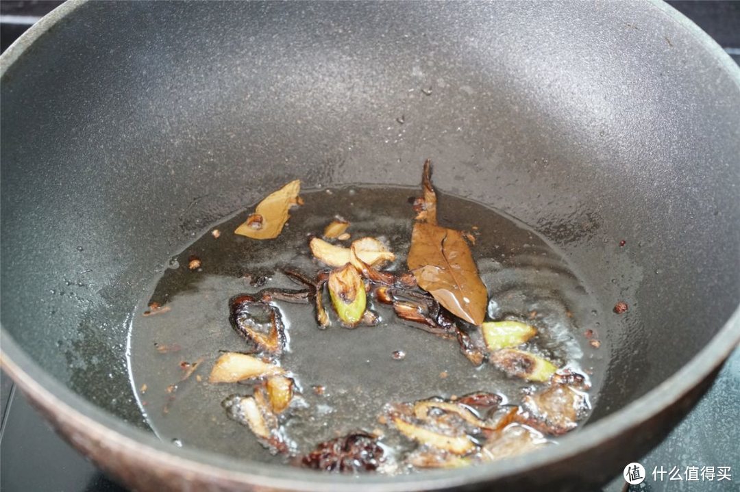 做萝卜猪肉馅饺子，萝卜的处理是关键，方法对了，饱满多汁味道香