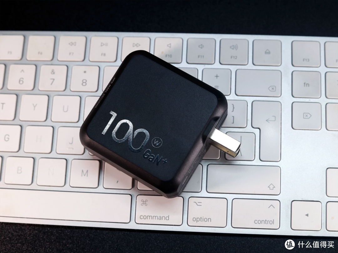 造型小巧性能爆表，Aohi100W双USB-C充电器体验