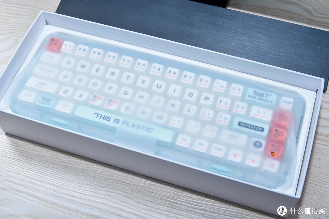 从未见过如此设计，透明客制化三模！MelGeek MOJO 68机械键盘体验