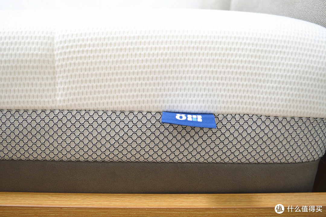 独居男孩的新宠床垫——8H神奇2112蜂巢弹簧乳胶助眠床垫