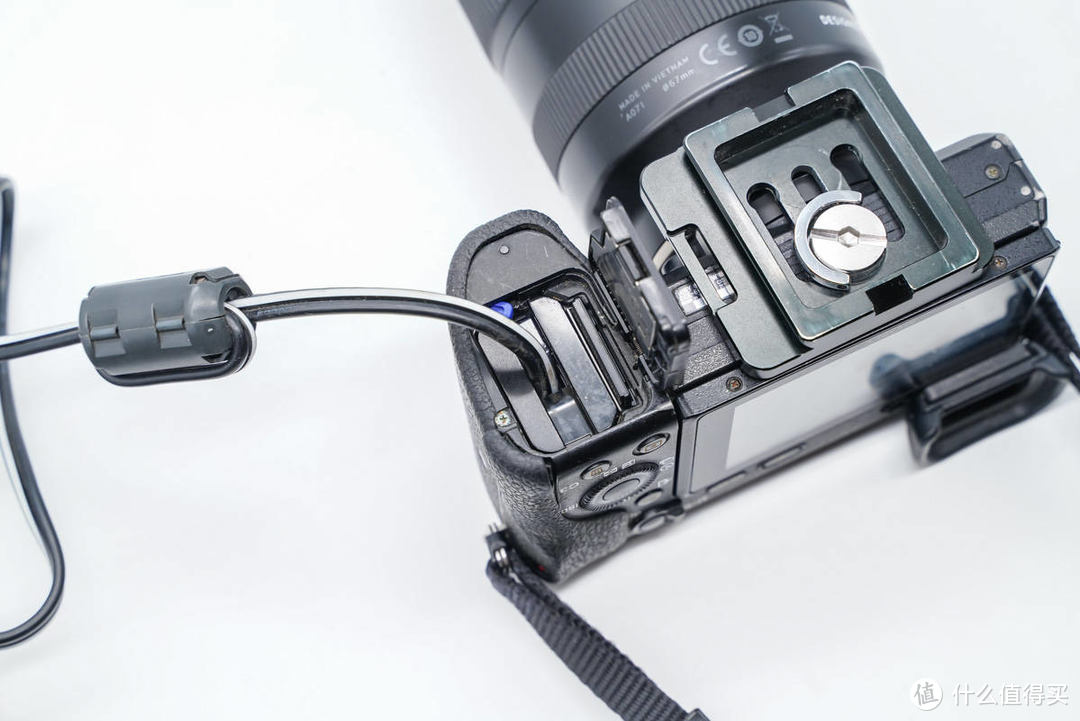 即插即用，告别相机充电烦人问题，Sony 相机外接电池评测