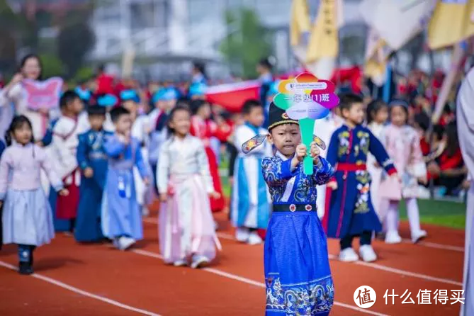 又是别人家的学校！当汉服遇上运动会开幕式， 猜猜是哪个学校？