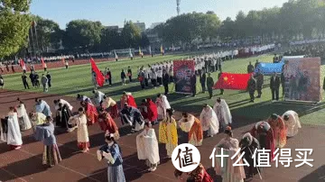 又是别人家的学校！当汉服遇上运动会开幕式， 猜猜是哪个学校？