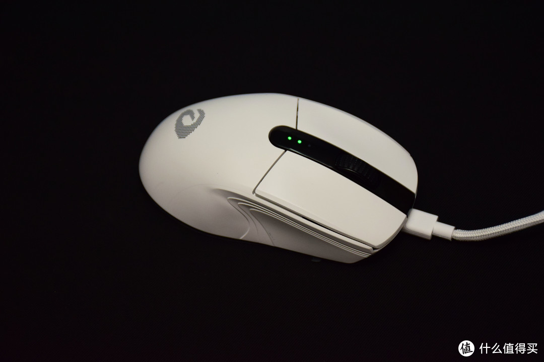 达尔优A900游戏鼠标：技术创新，续航强劲，高端国货真正实现“多快好省”