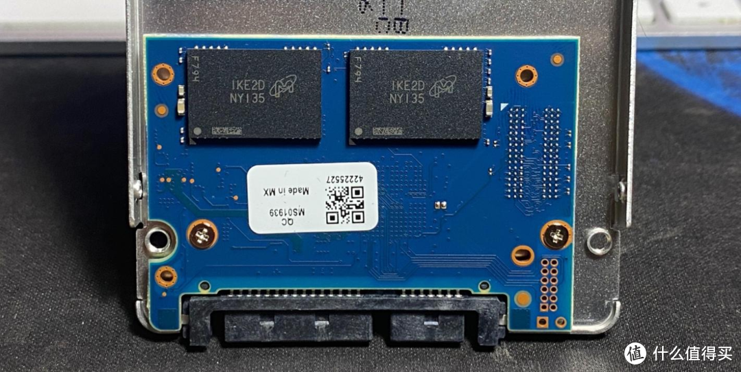 容量兼顾速度的 “仓库盘”Crcuial英睿达MX500 SSD