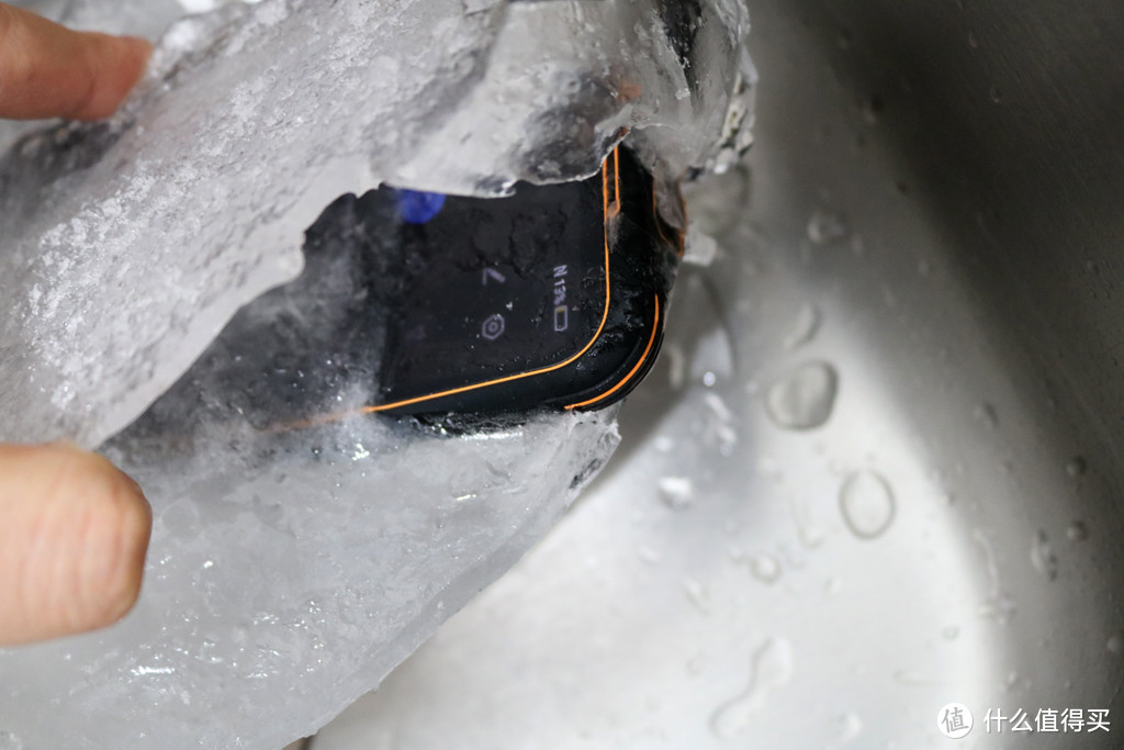 丛林探险 野外生存 零下40° 也能用的户外三防手机——新旗舰AGM G1 PRO