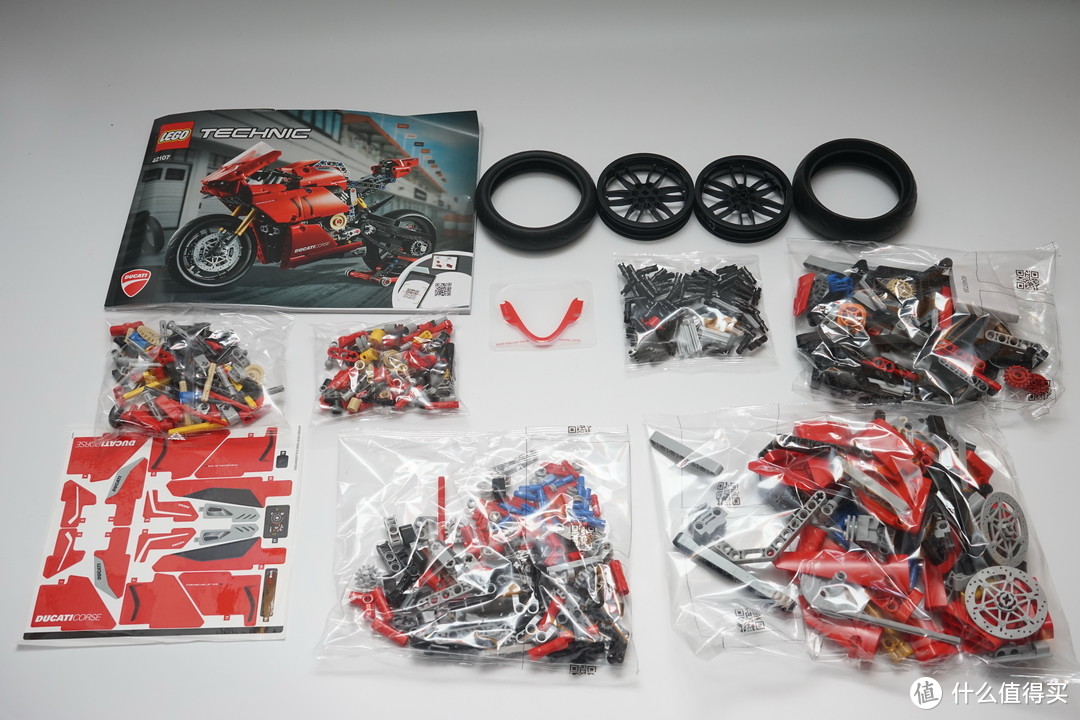 不要60万，只要2XX！乐高42107杜卡迪Panigale V4 R开拼