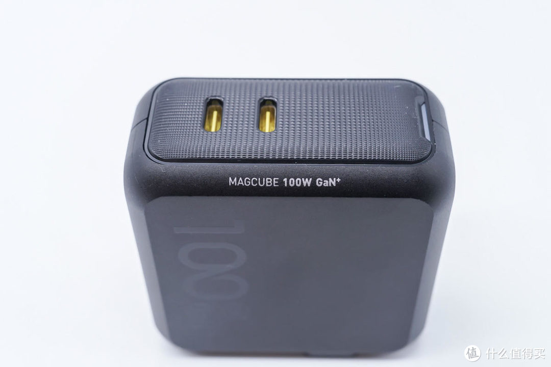 双USB-C输出 AOHi 100W氮化镓充电器评测