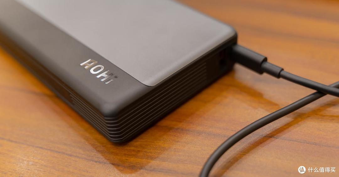 aohi 100w移动电源评测:超大容量超快充放的充电航母,出差党福音,应急