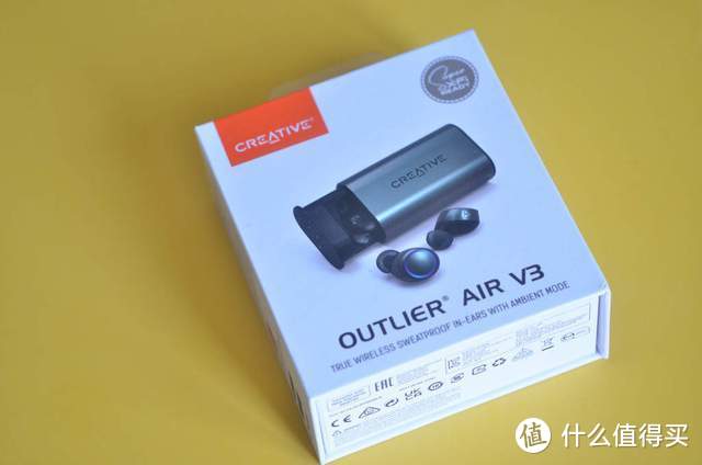 创新OUTLIER AIR V3抢先体验，除了提升音质，新增了无线充电、主动降噪功能