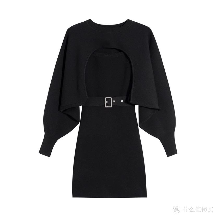 经典优雅小黑裙，每个女生的衣柜中都应该有一条小黑裙，这一款是分体的样子，比较新颖，独特有一种A版小斗篷的感觉。