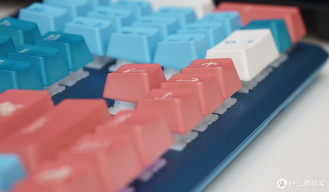 神秘之蓝的魅力：美商海盗船碧蓝之海RGB机械键盘