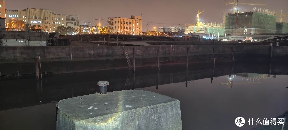 上海黄浦江小河边河道夜钓经验/夜钓灯强光钓鱼灯三脚支架台钓灯手电筒