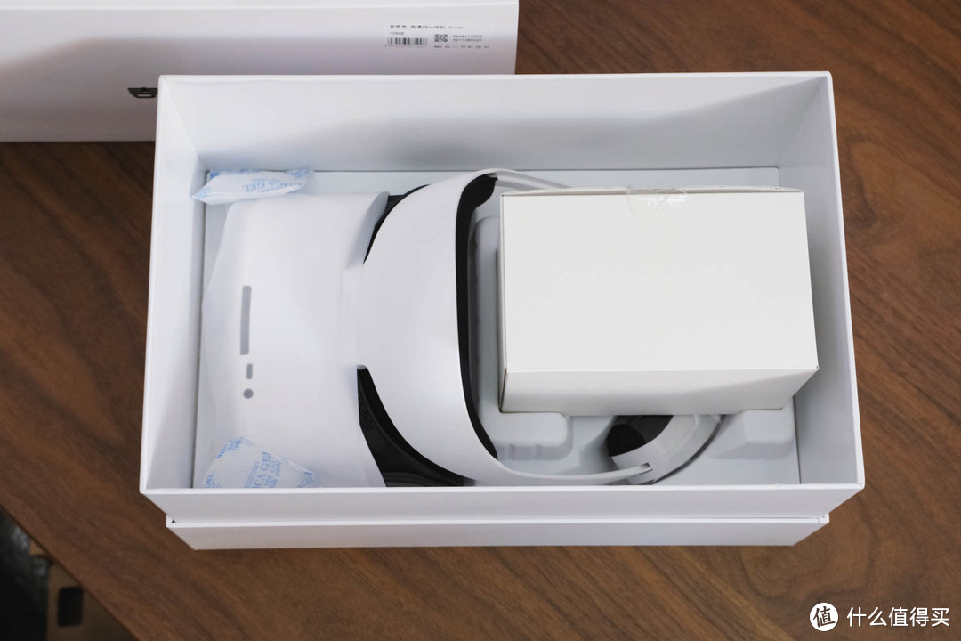 2K元内最值得买的VR，爱奇艺 奇遇Dream VR一体机
