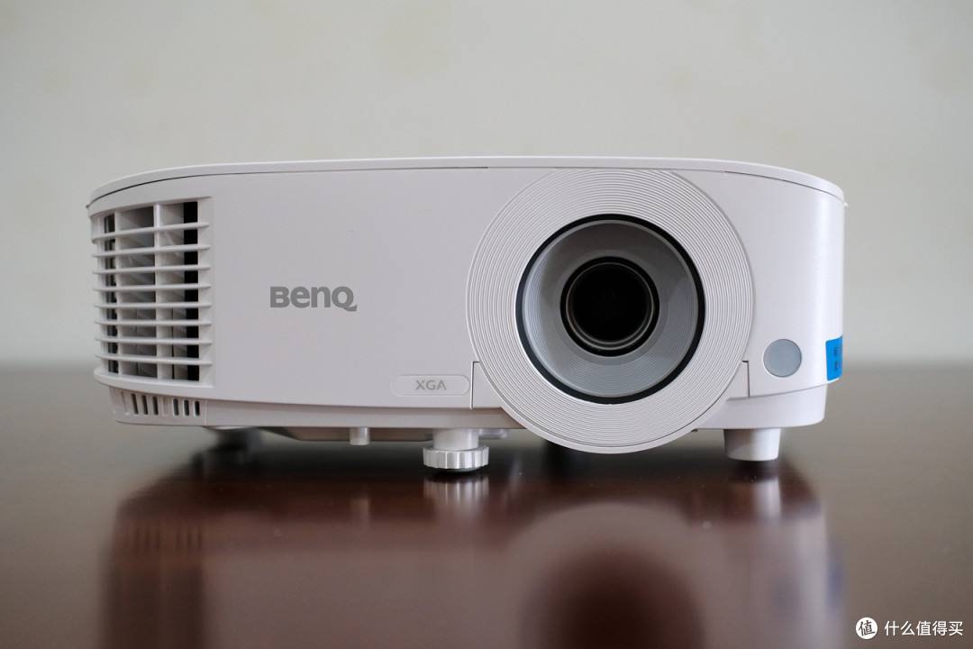 观影想要沉浸感,智能投影仪和传统灯泡投影仪怎么选,这一篇你可能会有