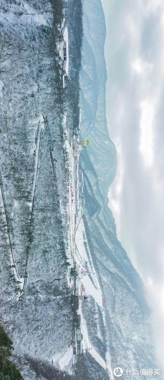 西岭雪山滑雪场是我国南方规模最大、档次最高、设施最完善的大型高山滑雪场。©图虫创意