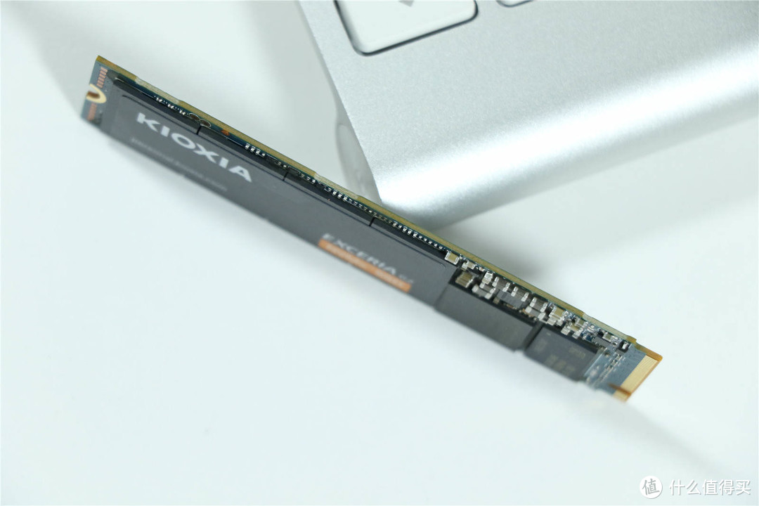 原厂芯 大容量 高速度 笔记本扩充铠侠RC20 1TB NVMe固态硬盘体验