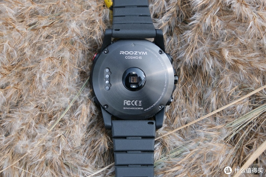 在户外登山你是带百达翡丽还是带如骏ROOZYM 绝地系列cosmo6户外运动手表？