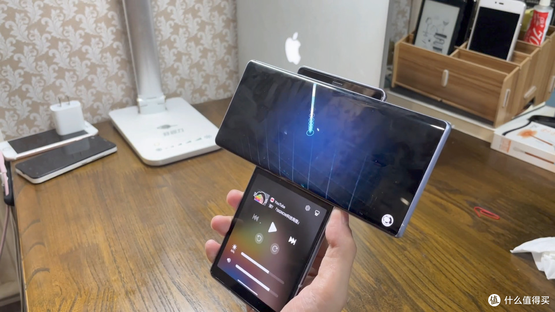 测评吃鸡农药互不干扰lgwing旋转双屏升降摄像微云台