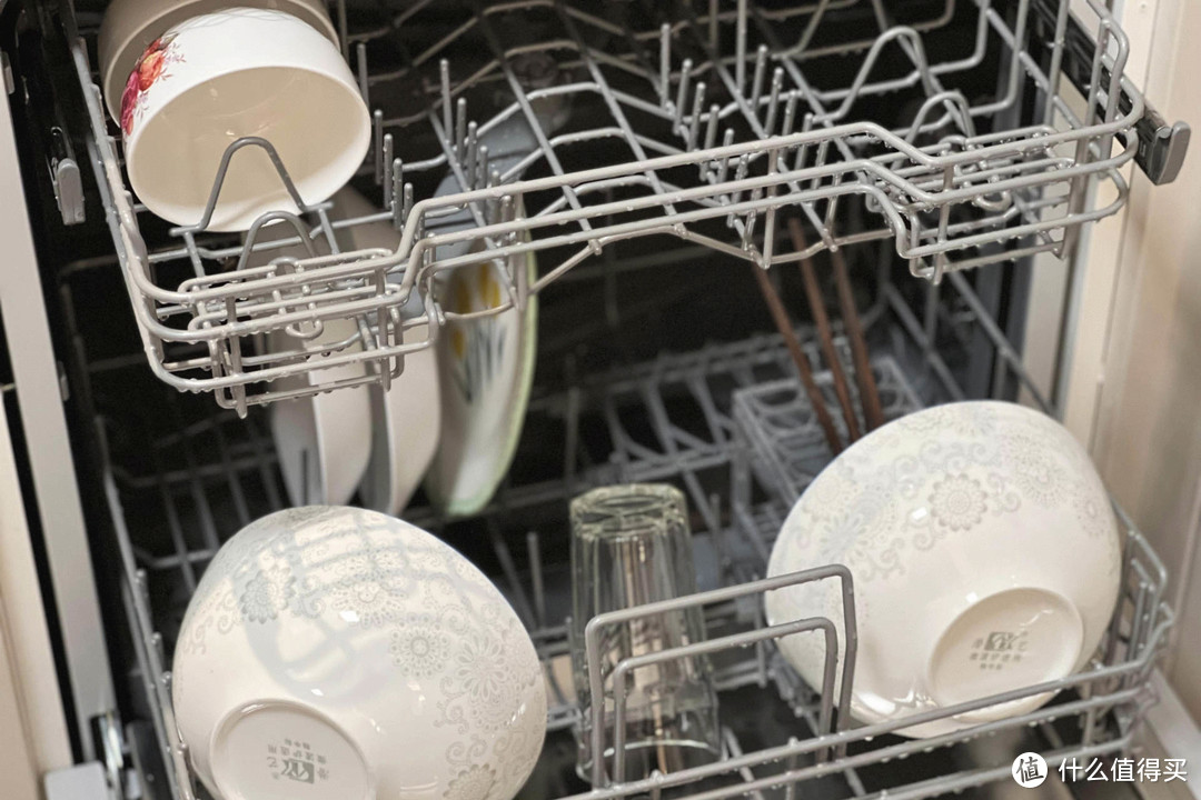 市面上热卖的百款洗碗机，仅有四款获得国家颁发的能效之星！2021年洗碗机到底该如何选购？