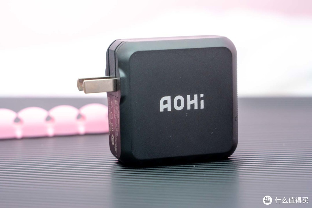 充电不排队几乎兼容所有数码设备，Aohi 100W氮化镓双口充电器评测