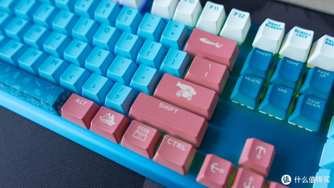 颜值在线性能给力，美商海盗船也玩起小清新，碧蓝之海机械键盘