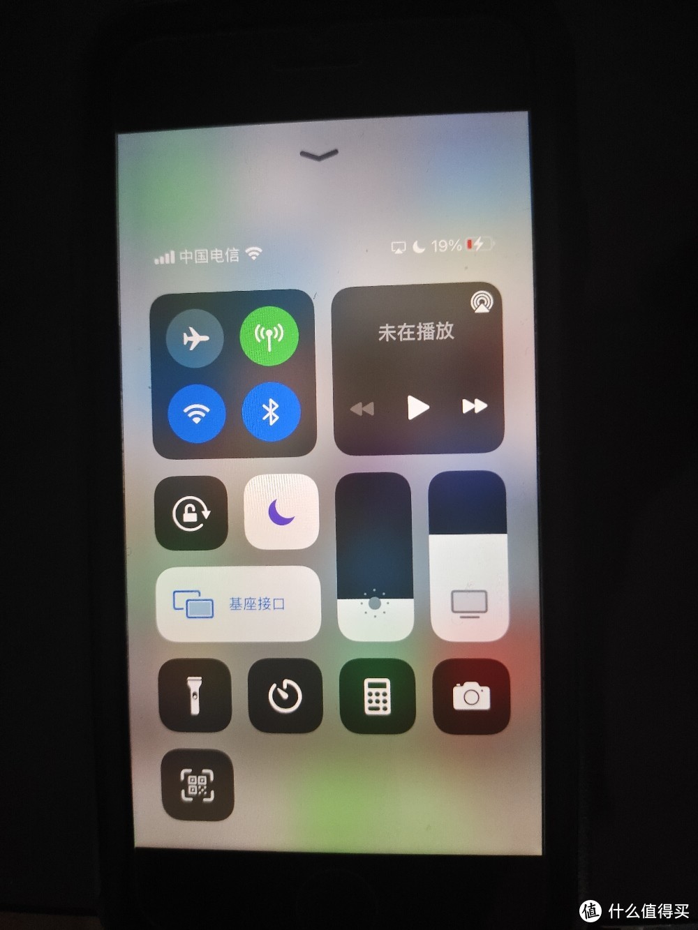 可以看到苹果有线连接显示的是基座接口。投屏几乎无延迟。