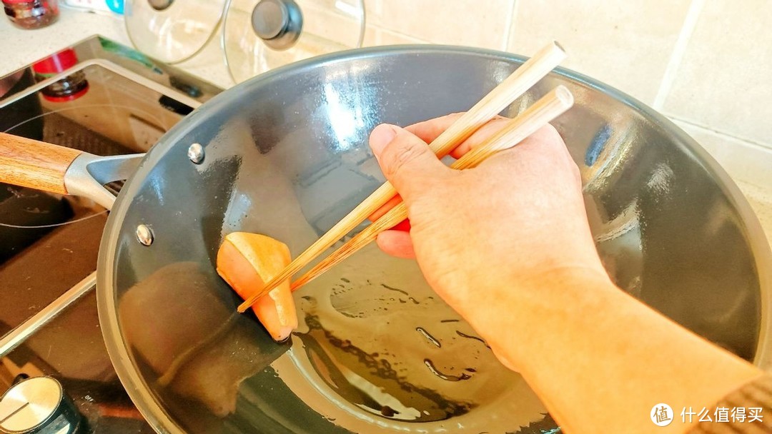 用三禾窒氮轻铁锅，为家人做健康美食