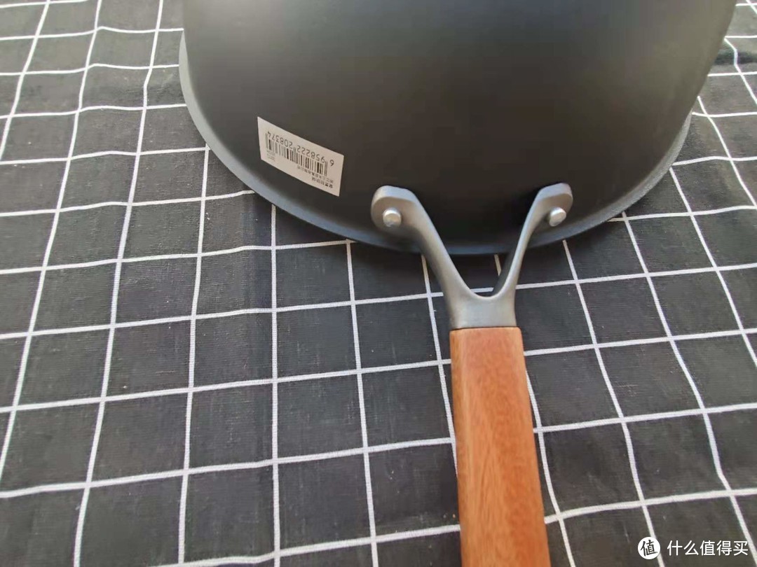 摆脱传统铁锅的烦扰，实现轻巧防锈二合一~三禾窒氮轻铁锅