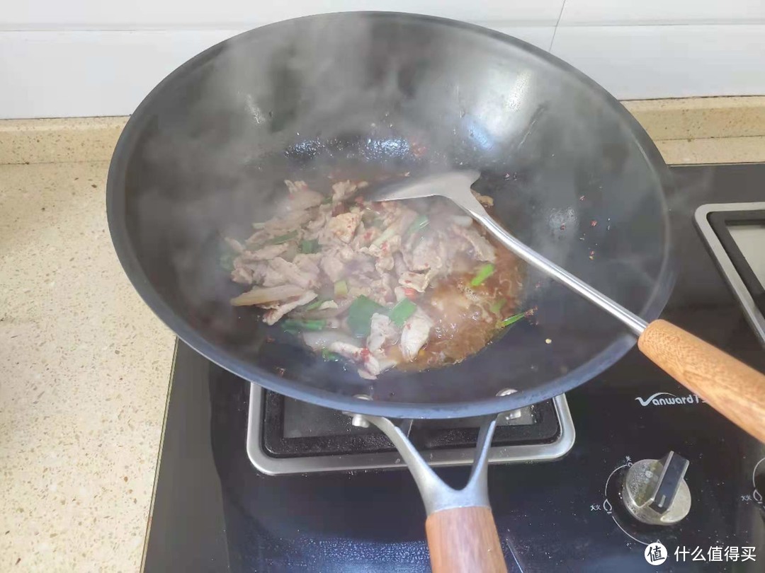 摆脱传统铁锅的烦扰，实现轻巧防锈二合一~三禾窒氮轻铁锅