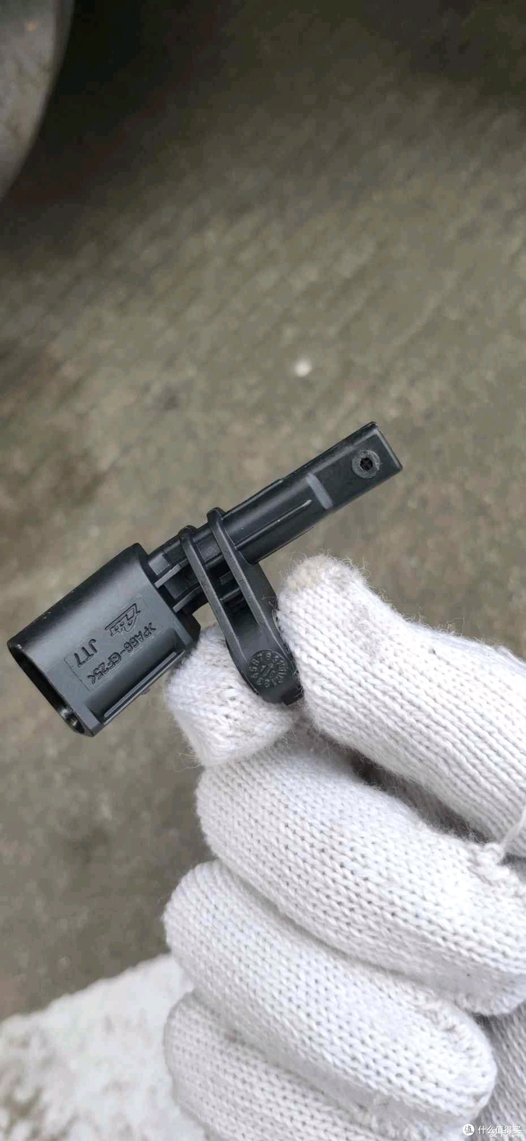 自己动手更换速腾左前轮abs轮速传感器