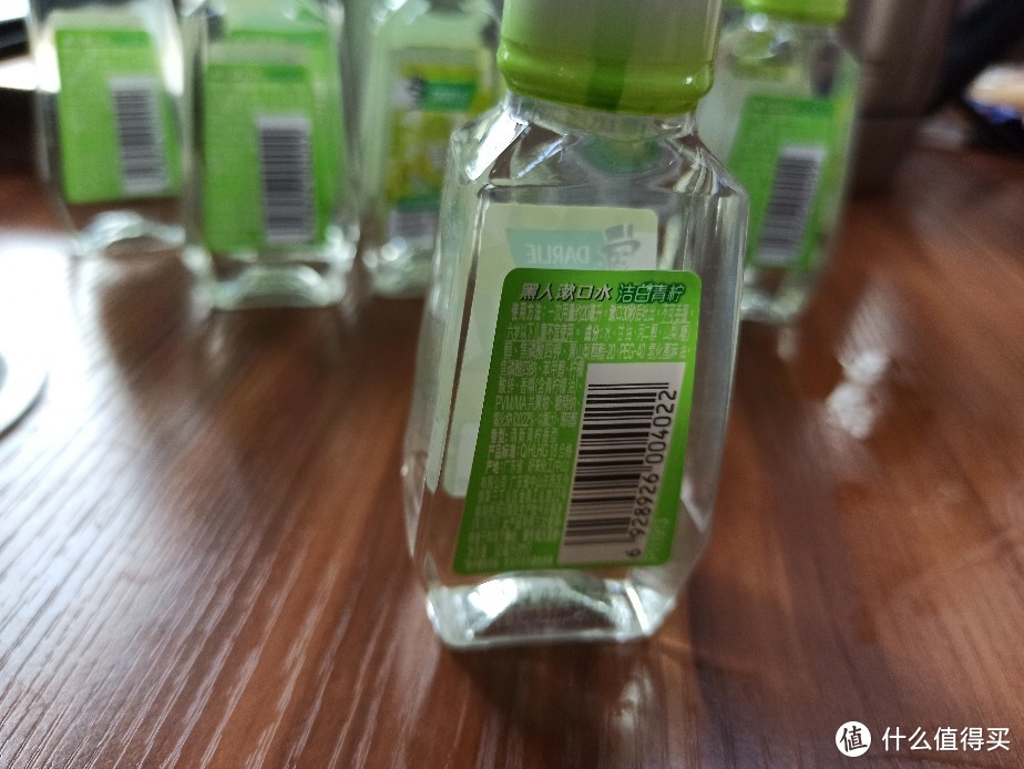 在京东上30.59元购买的10瓶漱口水开箱。