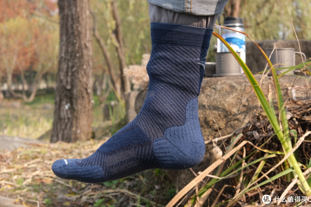 户外小知识之登山袜的选购要点：seatosummit中量减震运动羊毛袜测评