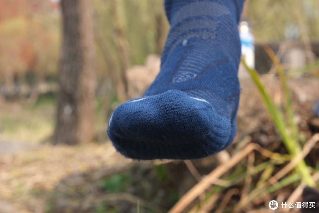 户外小知识之登山袜的选购要点：seatosummit中量减震运动羊毛袜测评