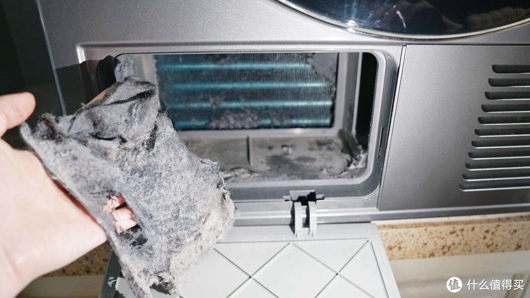 传统热泵式烘干机换热器上堆积的脏污