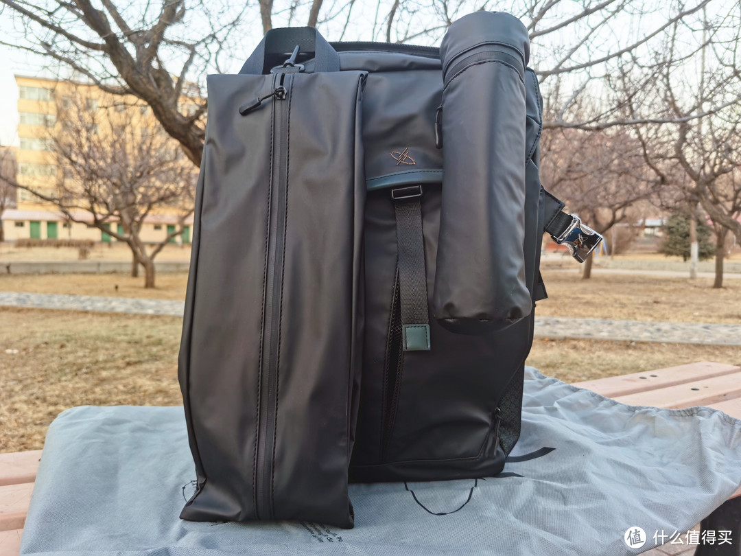 GYXX光影行星宙斯双肩包，通勤旅行必不可少的一款背包